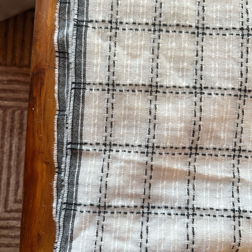 NWT Ann Taylor Black/White Checkered Scarf - Picture 4 of 6